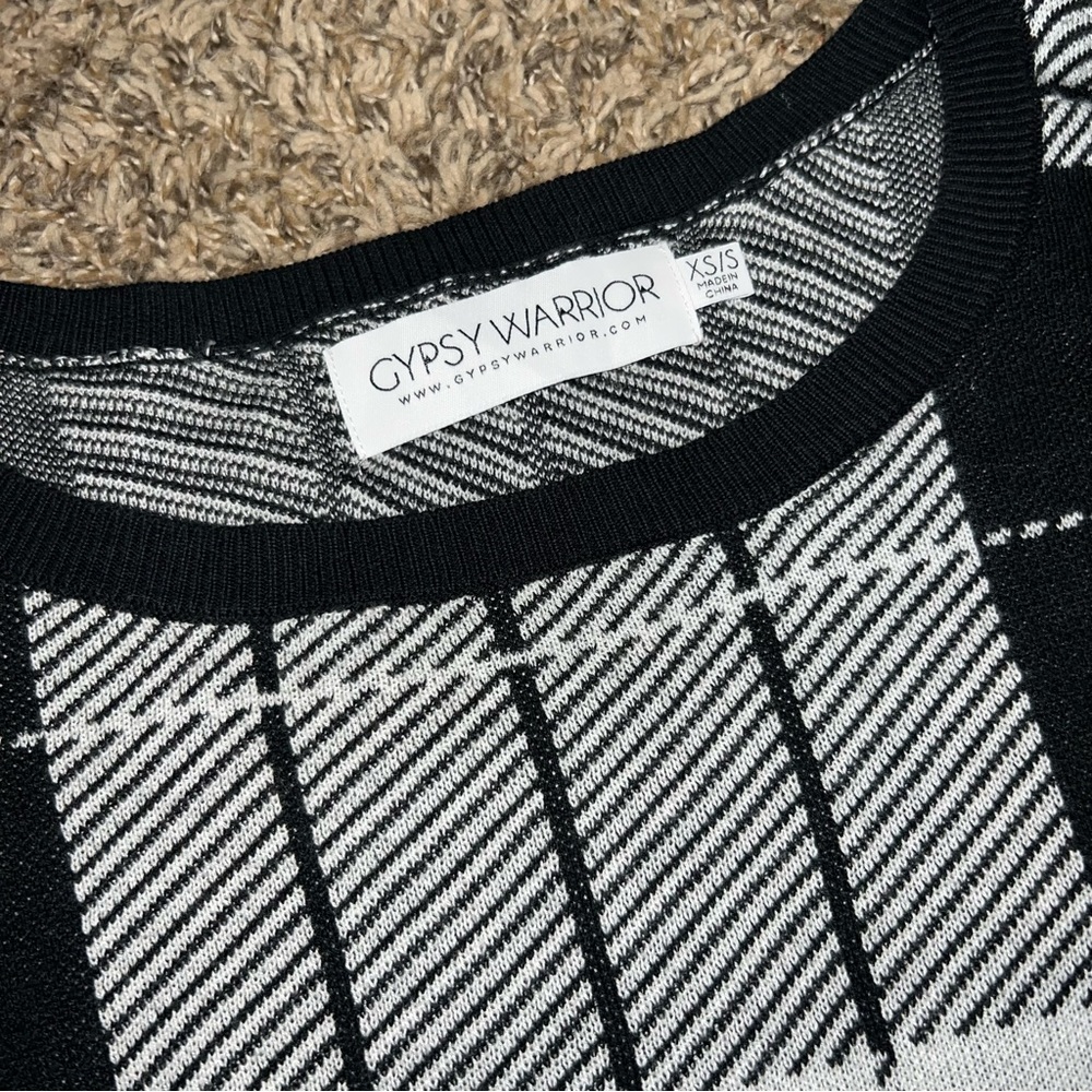 Cropped Sweater - Picture 3 of 6